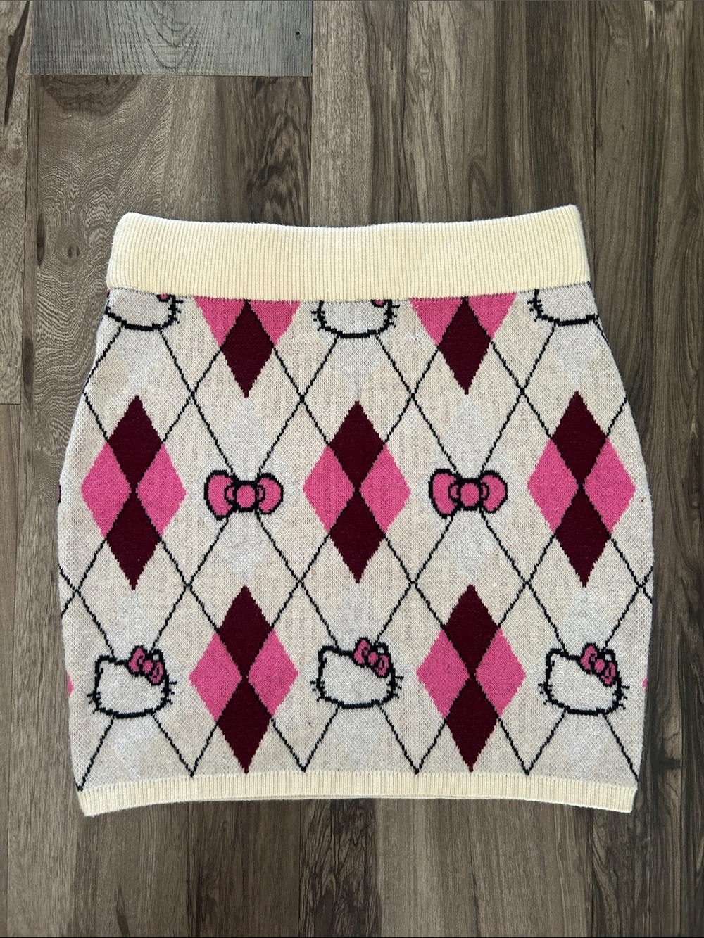 Forever 21 Pink and Maroon Argyle Knit Mini Skirt with Bow Motifs